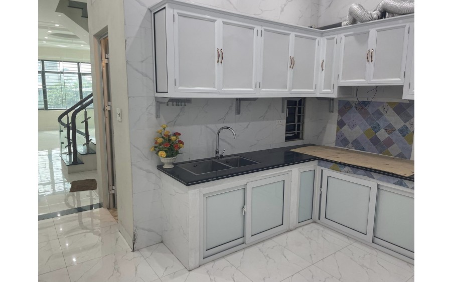 CHO THUÊ NHÀ LIỀN KỀ LA DƯƠNG, DƯƠNG NỘI, HÀ ĐÔNG, 95M2, 6 TẦNG, THANG MÁY VÙ VÙ, Ô TÔ ĐỖ CỬA, GIÁ 25 TRIỆU/THÁNG.